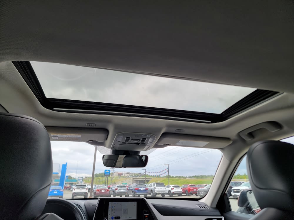 Thumbnail: 2023 Toyota Highlander - 24