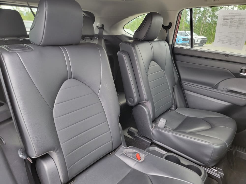 Thumbnail: 2023 Toyota Highlander - 26