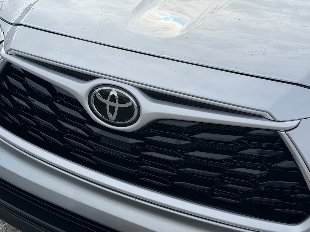 Thumbnail: 2023 Toyota Highlander - 6