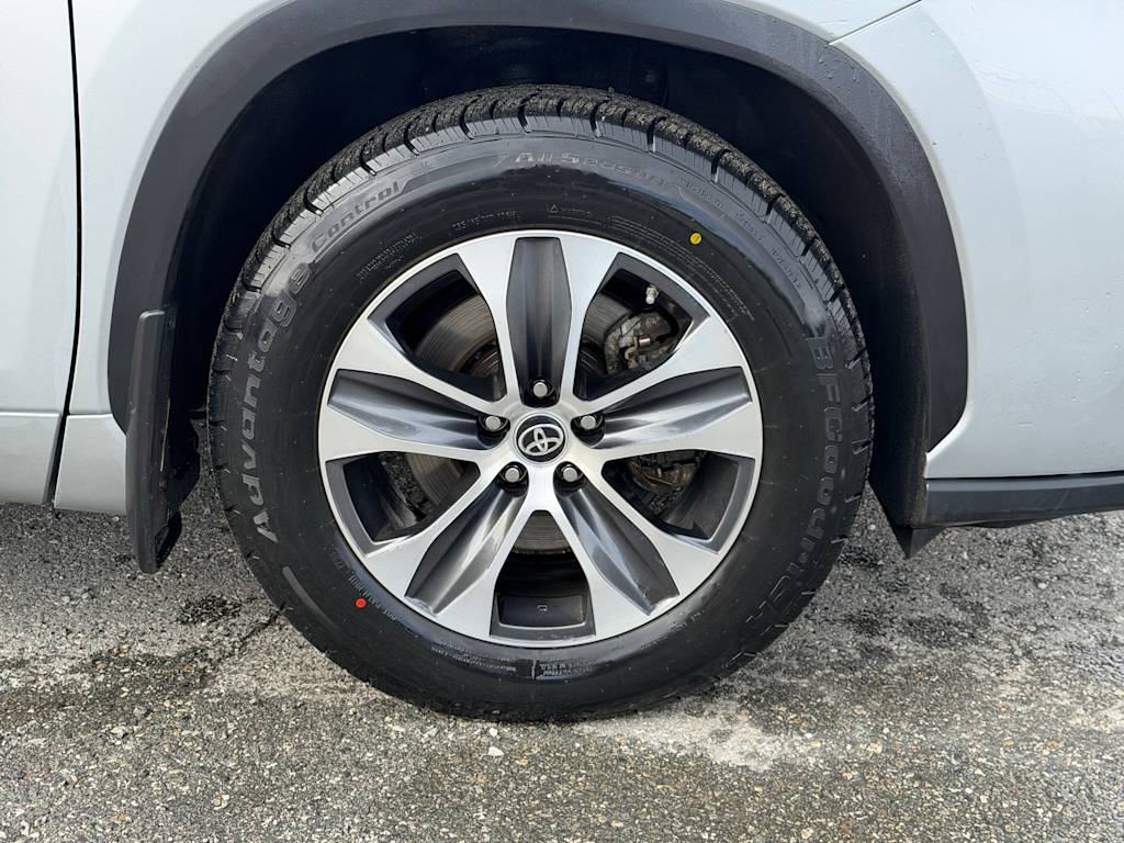 Thumbnail: 2023 Toyota Highlander - 15