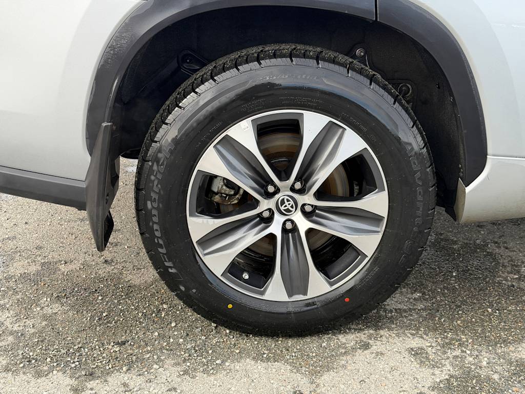 Thumbnail: 2023 Toyota Highlander - 17
