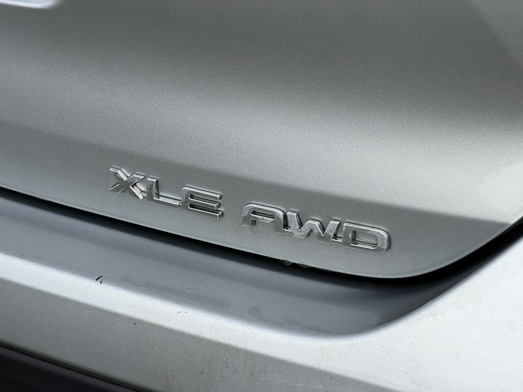 Thumbnail: 2023 Toyota Highlander - 18