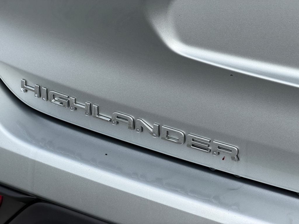 Thumbnail: 2023 Toyota Highlander - 19