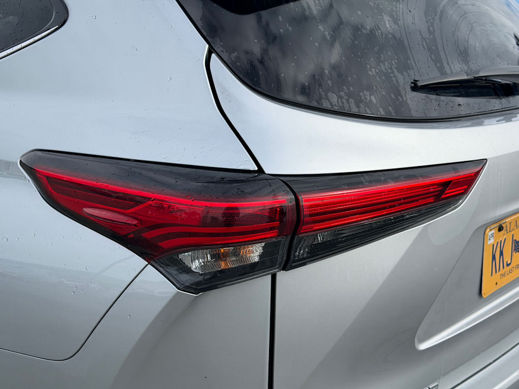 Thumbnail: 2023 Toyota Highlander - 20