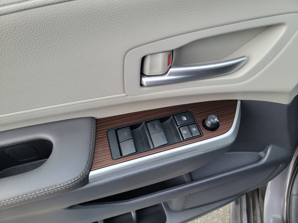 Thumbnail: 2023 Toyota Sienna - 22