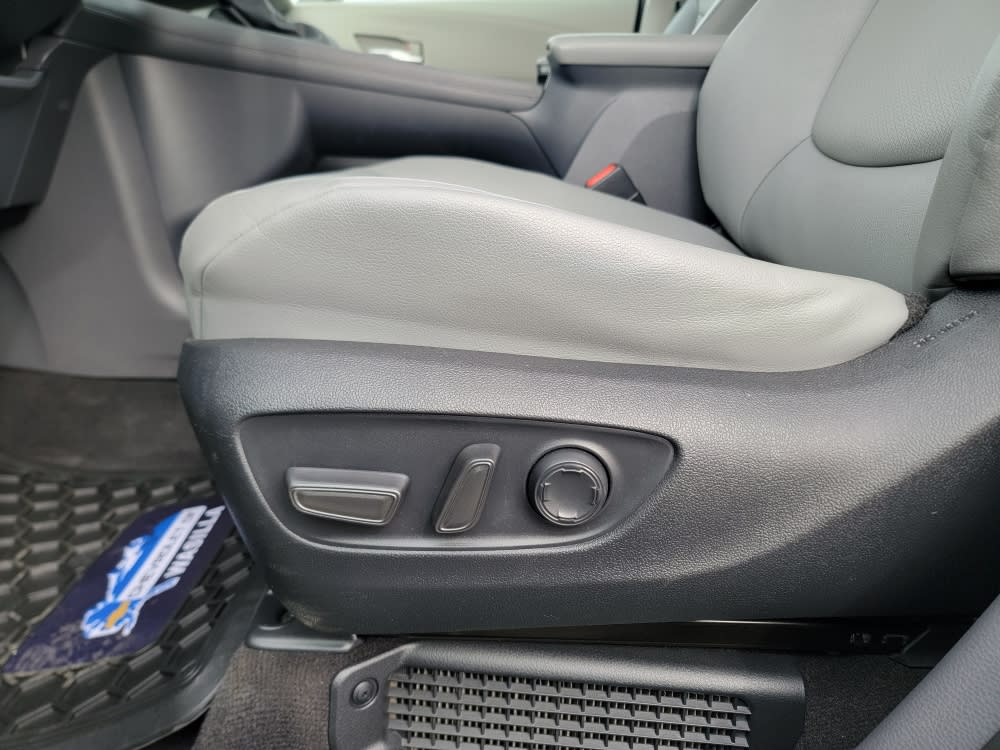 Thumbnail: 2023 Toyota Sienna - 23