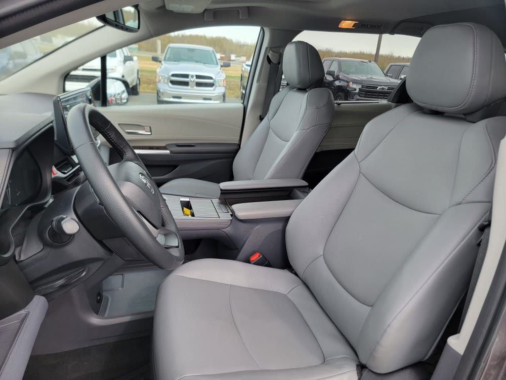 Thumbnail: 2023 Toyota Sienna - 9