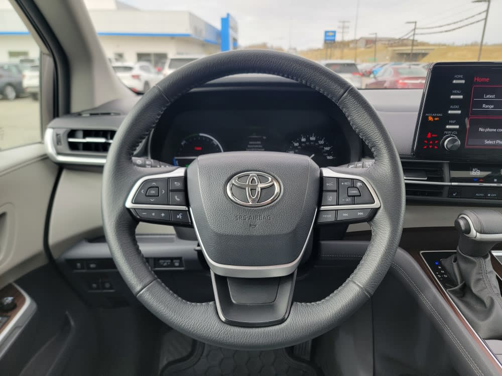 Thumbnail: 2023 Toyota Sienna - 2