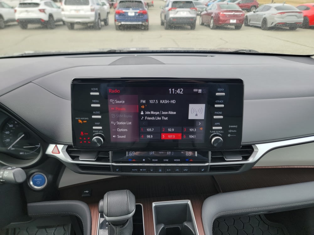 Thumbnail: 2023 Toyota Sienna - 12
