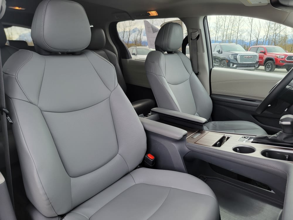 Thumbnail: 2023 Toyota Sienna - 10