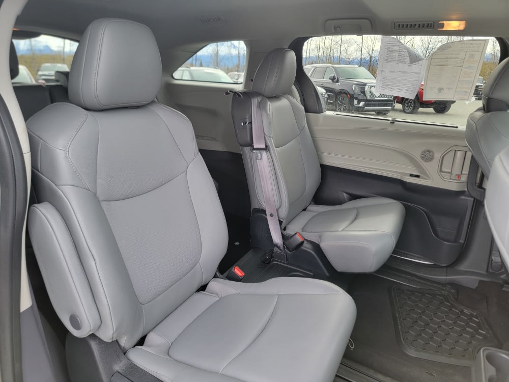 Thumbnail: 2023 Toyota Sienna - 11