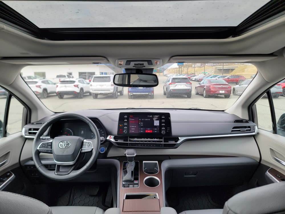 Thumbnail: 2023 Toyota Sienna - 8