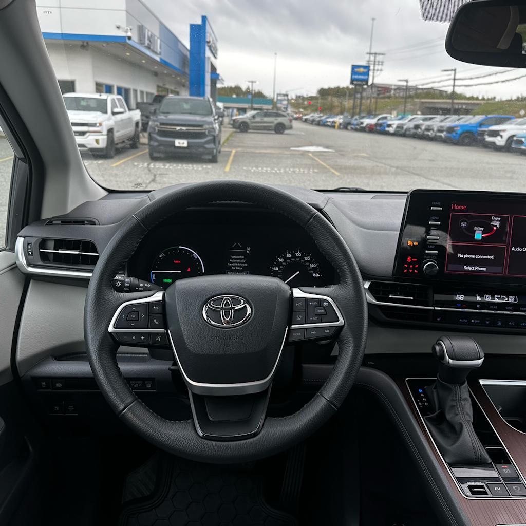 Thumbnail: 2023 Toyota Sienna - 2