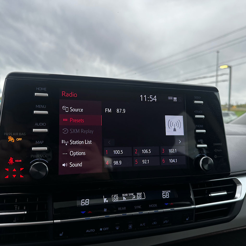 Thumbnail: 2023 Toyota Sienna - 12
