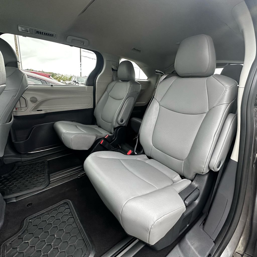 Thumbnail: 2023 Toyota Sienna - 11