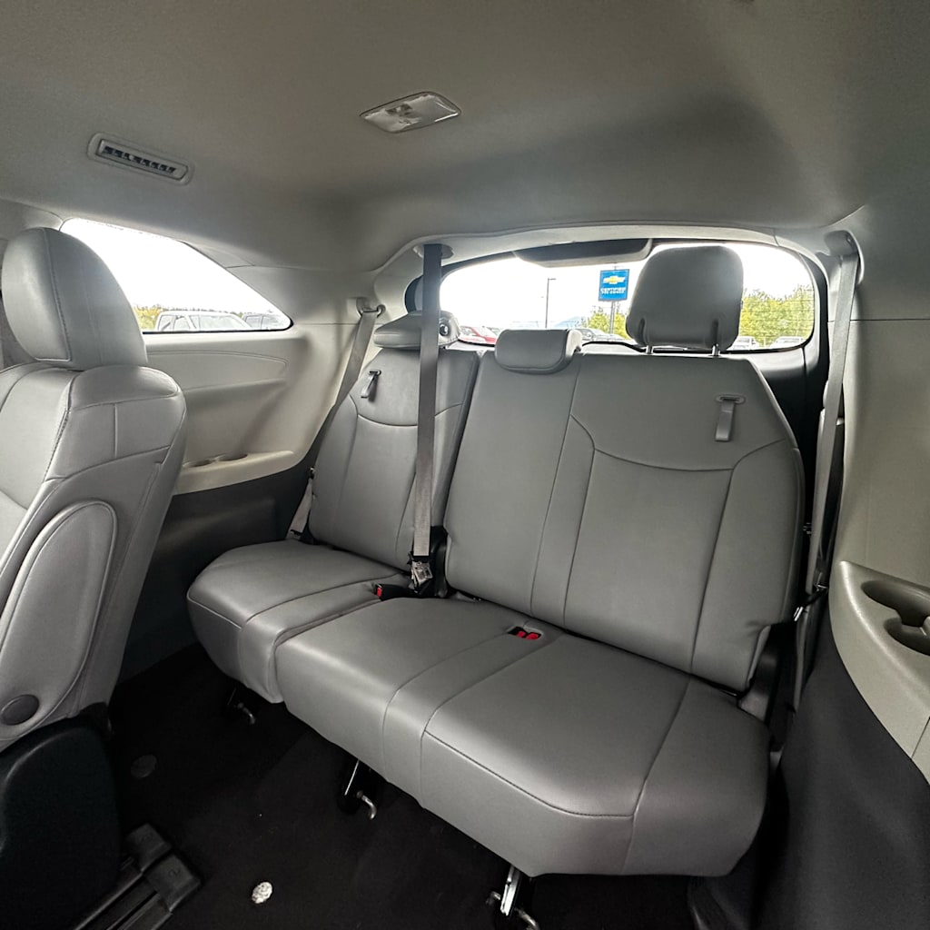 Thumbnail: 2023 Toyota Sienna - 24
