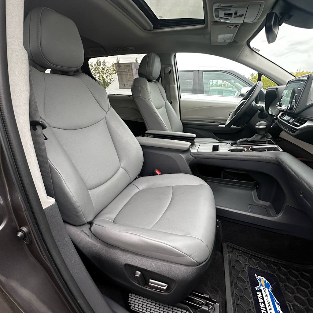 Thumbnail: 2023 Toyota Sienna - 25