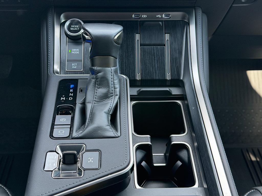 Thumbnail: 2025 Lexus ES - 11