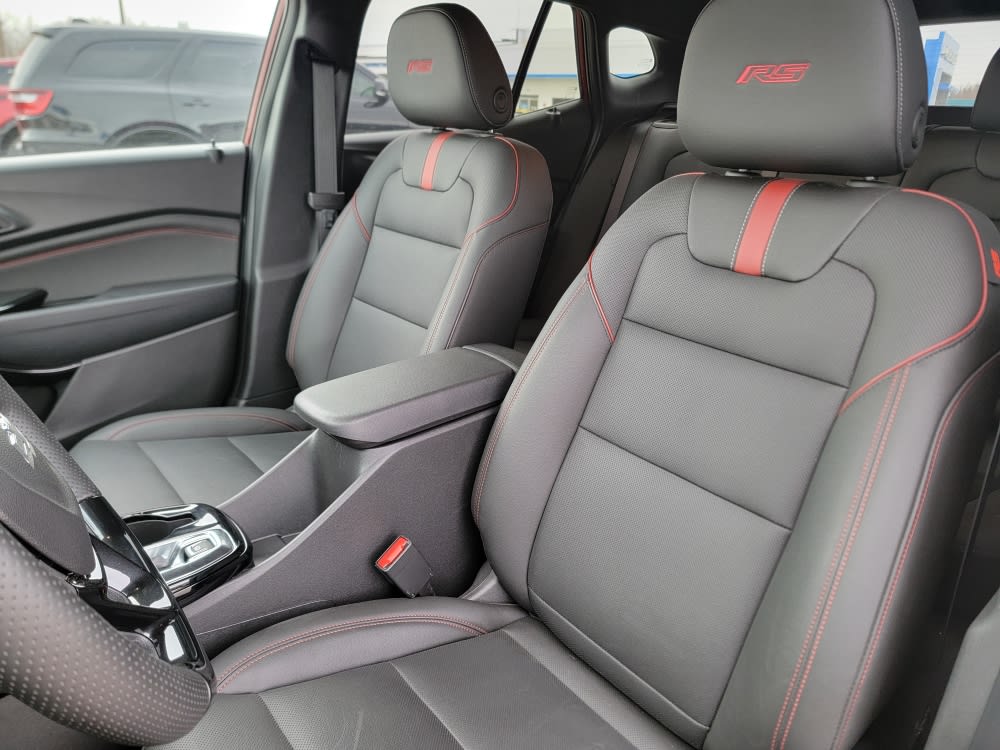 2025 Chevrolet Trax RS 10
