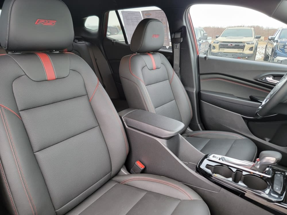 2025 Chevrolet Trax RS 11