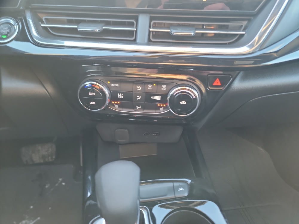 Thumbnail: 2025 Chevrolet Trax - 24