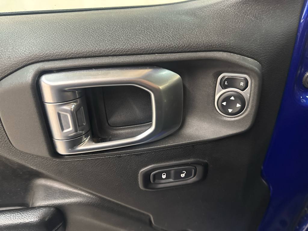 Thumbnail: 2019 Jeep Wrangler - 16