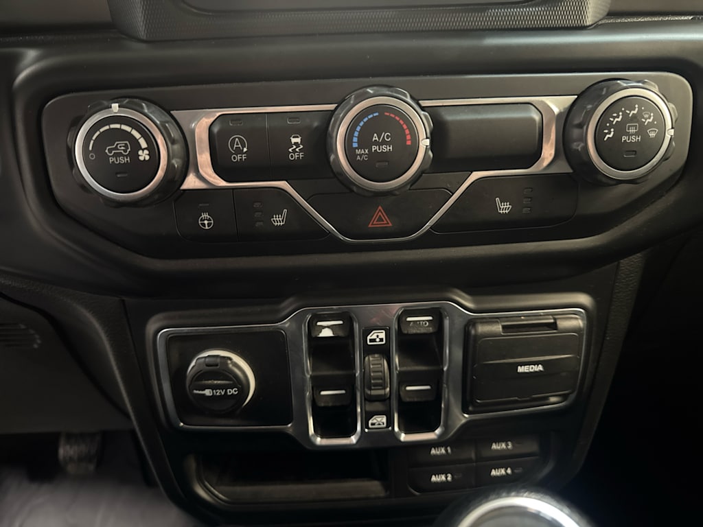 Thumbnail: 2019 Jeep Wrangler - 21