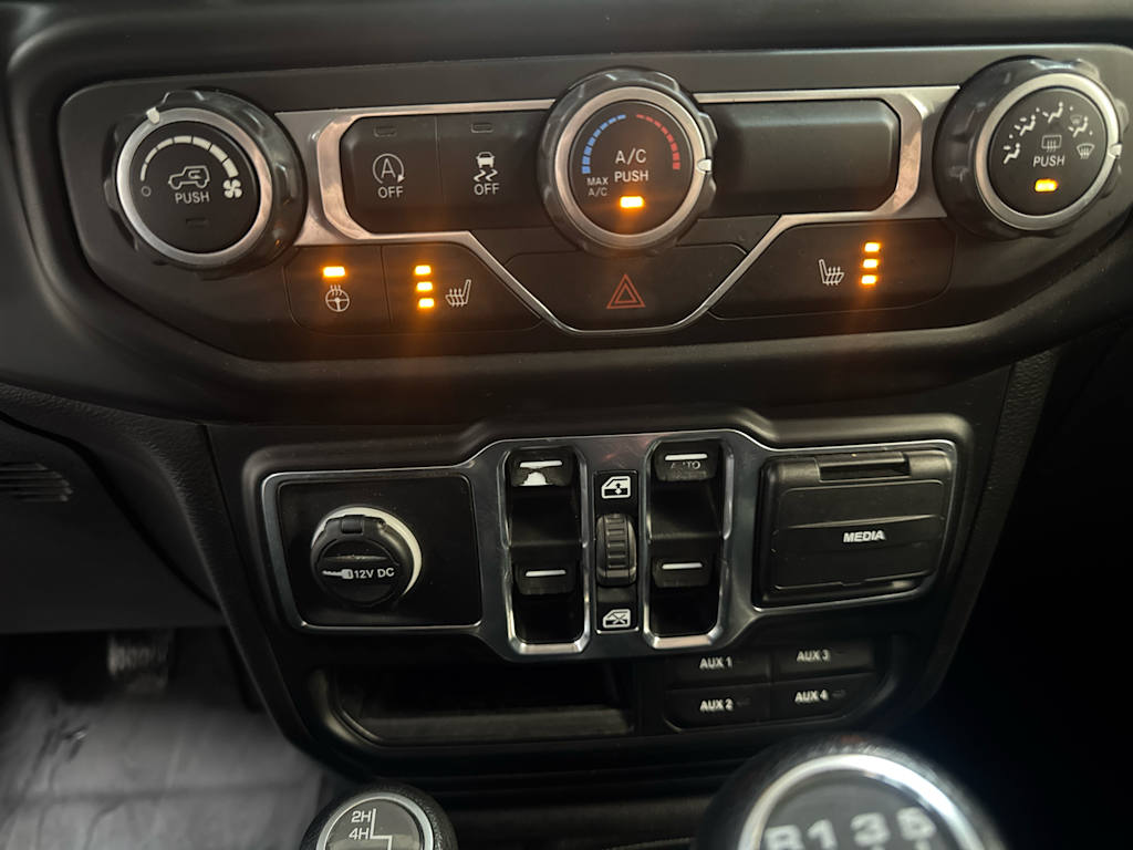 Thumbnail: 2019 Jeep Wrangler - 26