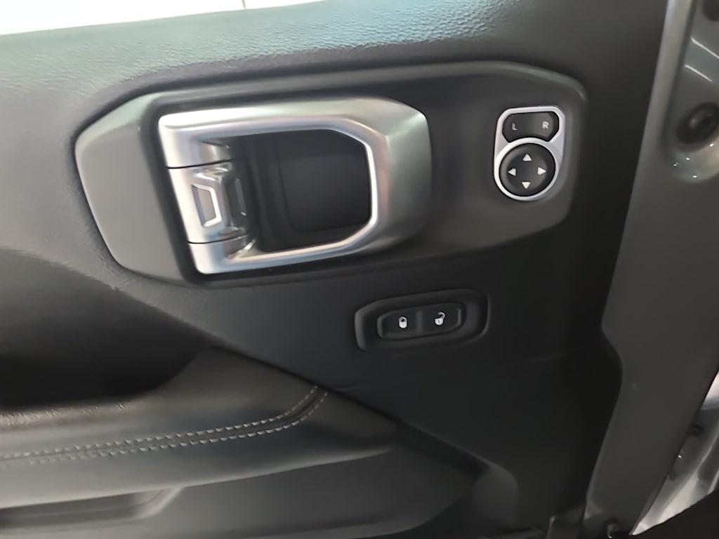Thumbnail: 2020 Jeep Wrangler - 20