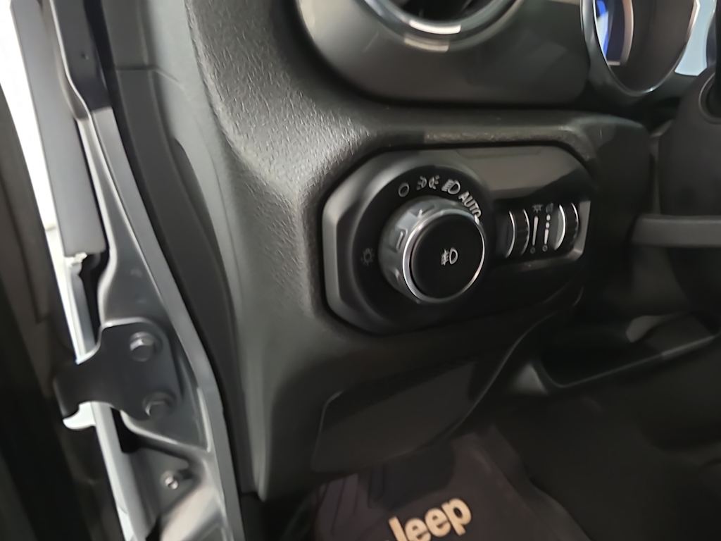 Thumbnail: 2020 Jeep Wrangler - 21