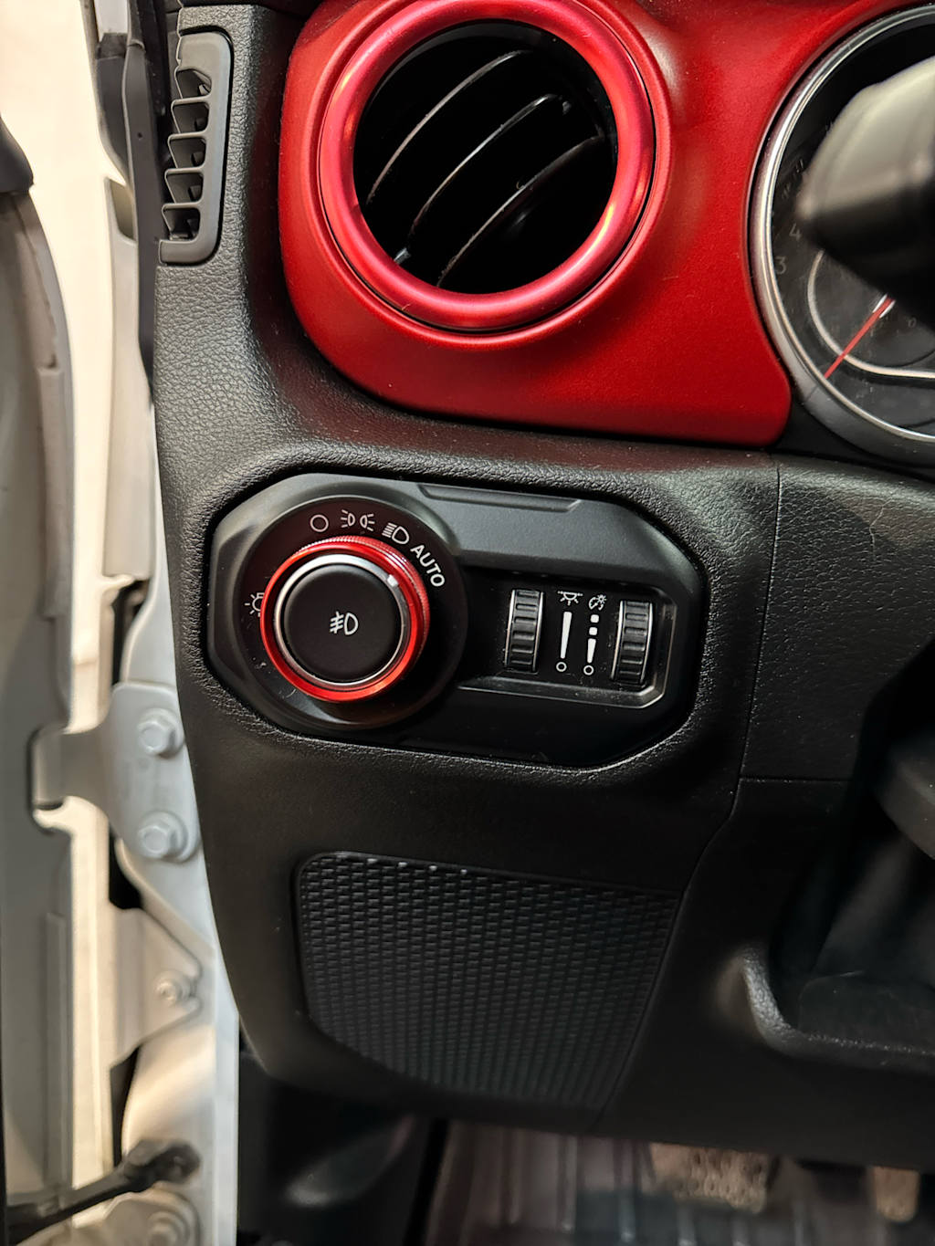 Thumbnail: 2019 Jeep Wrangler - 18