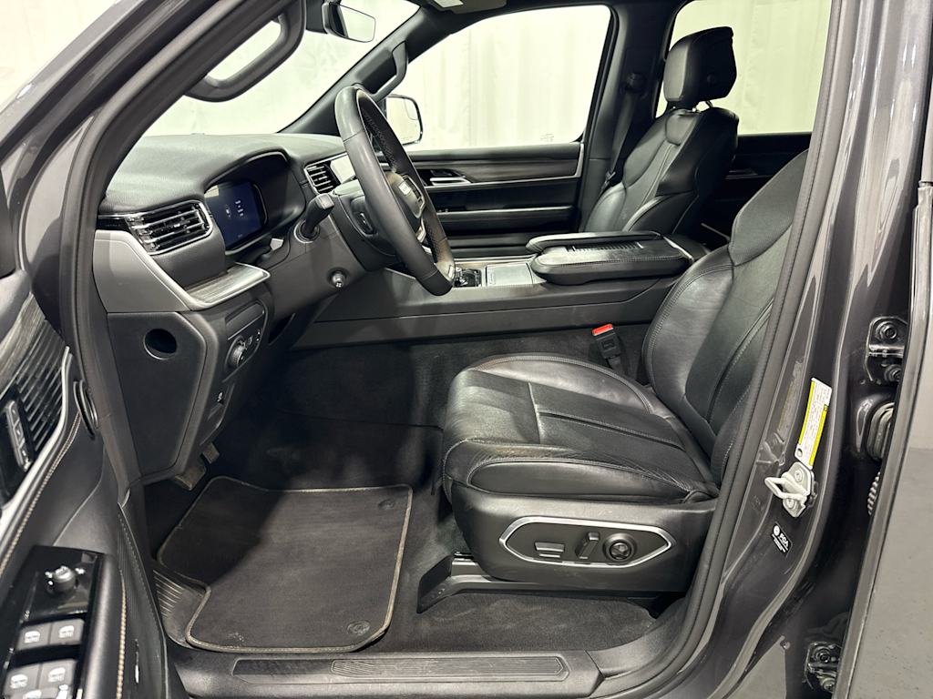 2024 Jeep Wagoneer L Series II - Photo 8