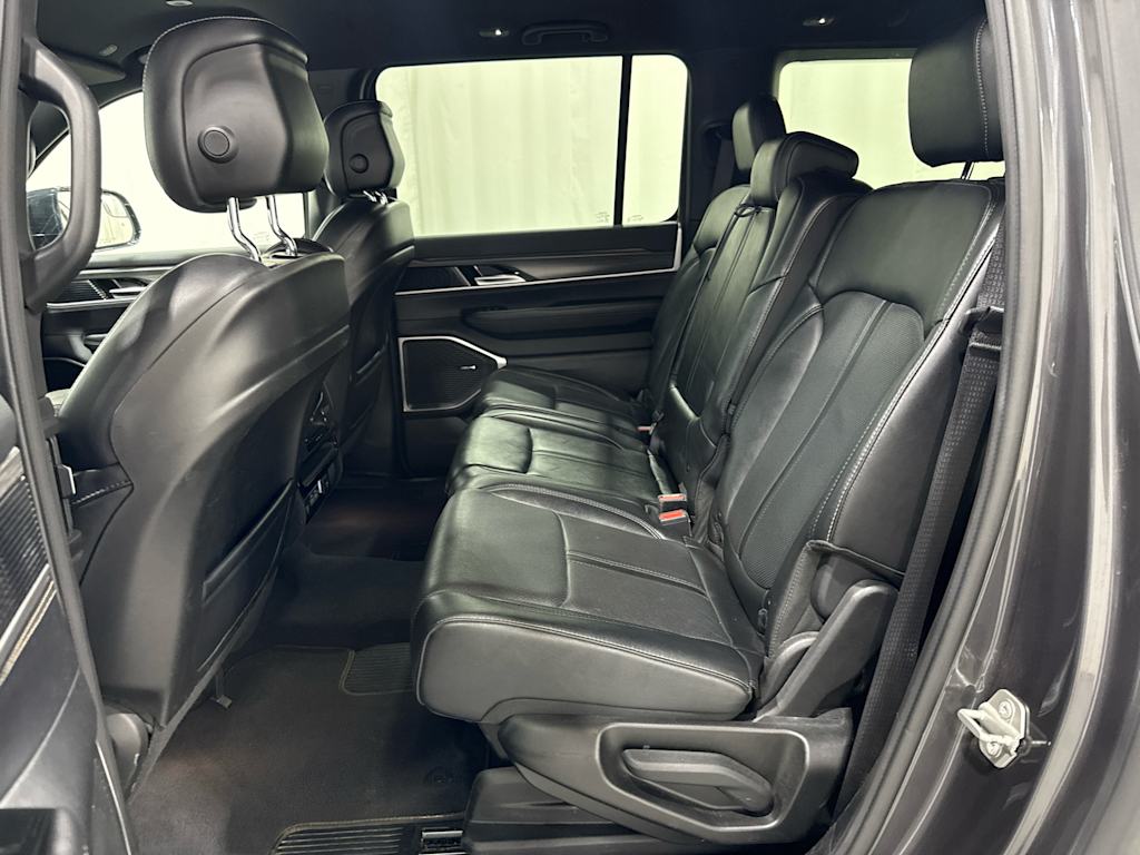 2024 Jeep Wagoneer L Series II - Photo 10