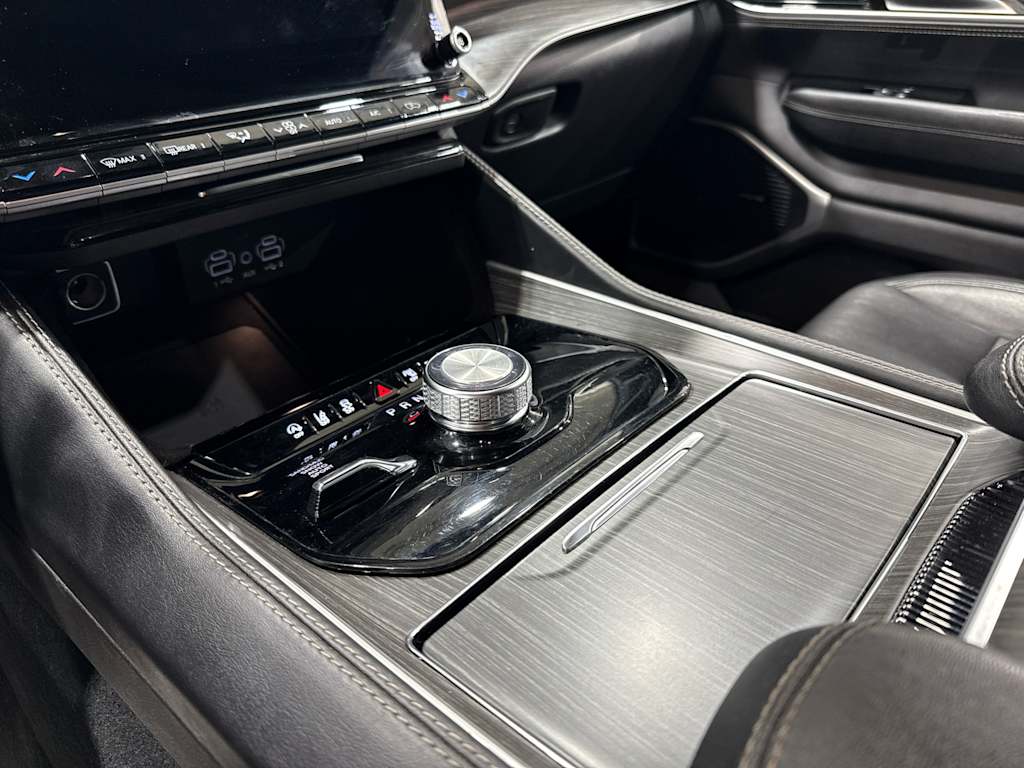 2024 Jeep Wagoneer L Series II - Photo 12