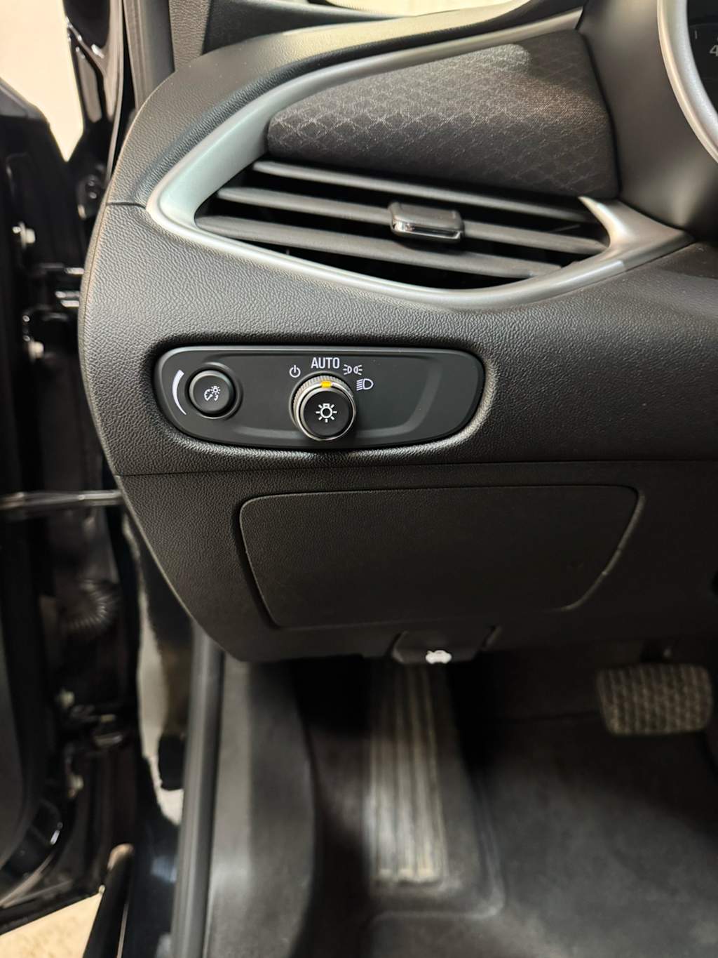 Thumbnail: 2024 Chevrolet Malibu - 17