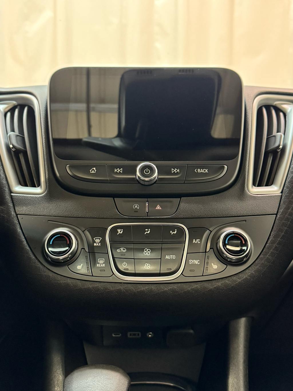 Thumbnail: 2024 Chevrolet Malibu - 9