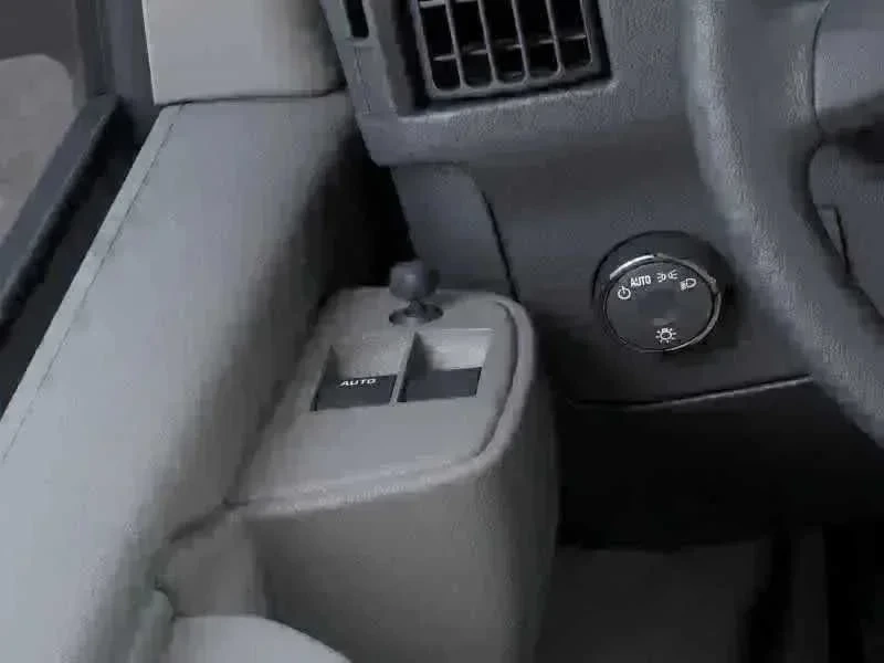 2025 Chevrolet Express Passenger LT - Photo 13
