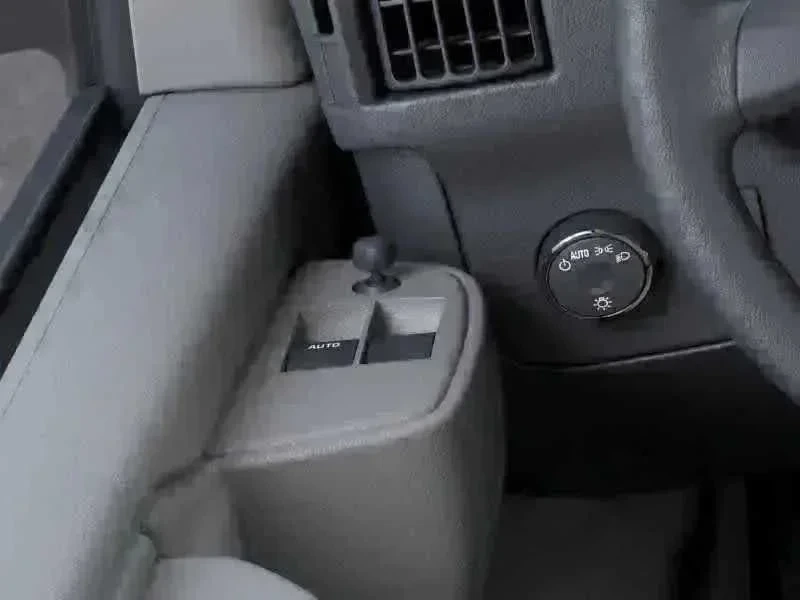 2025 Chevrolet Express Passenger LT - Photo 15