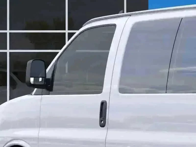 2025 Chevrolet Express Passenger LT - Photo 18