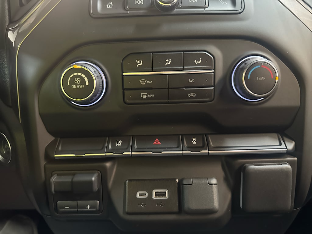 Thumbnail: 2025 Chevrolet Silverado 3500 - 19