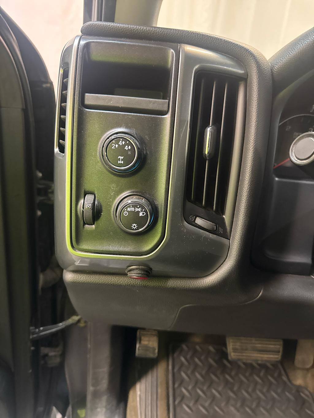 Thumbnail: 2015 Chevrolet Silverado 2500 - 19