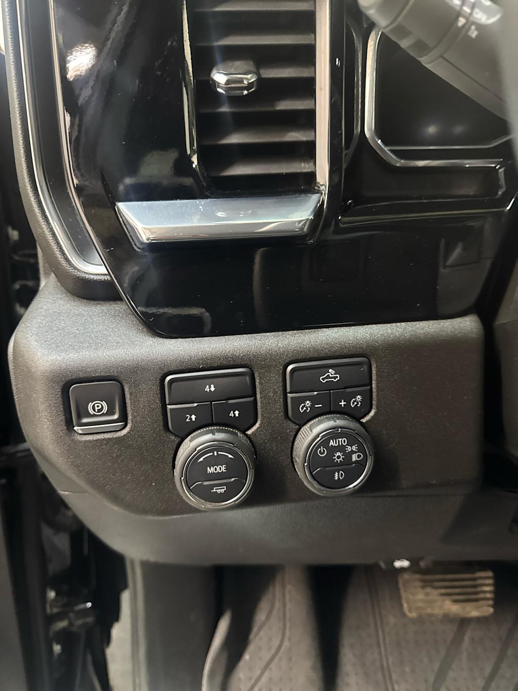 Thumbnail: 2025 Chevrolet Silverado 2500 - 18