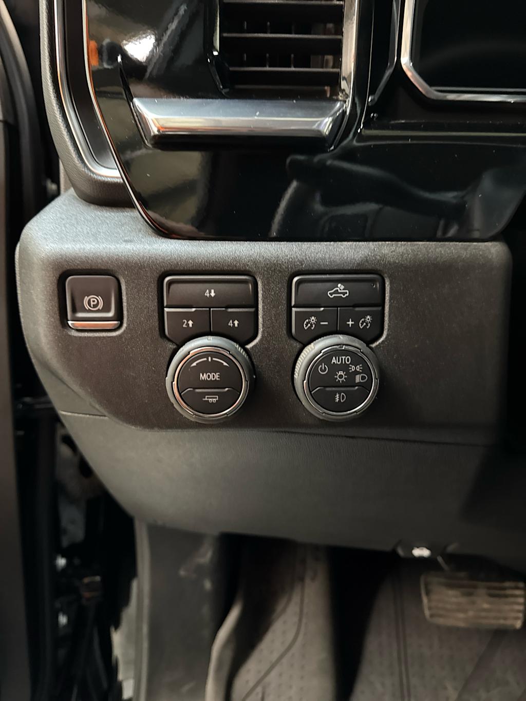 Thumbnail: 2025 Chevrolet Silverado 2500 - 15