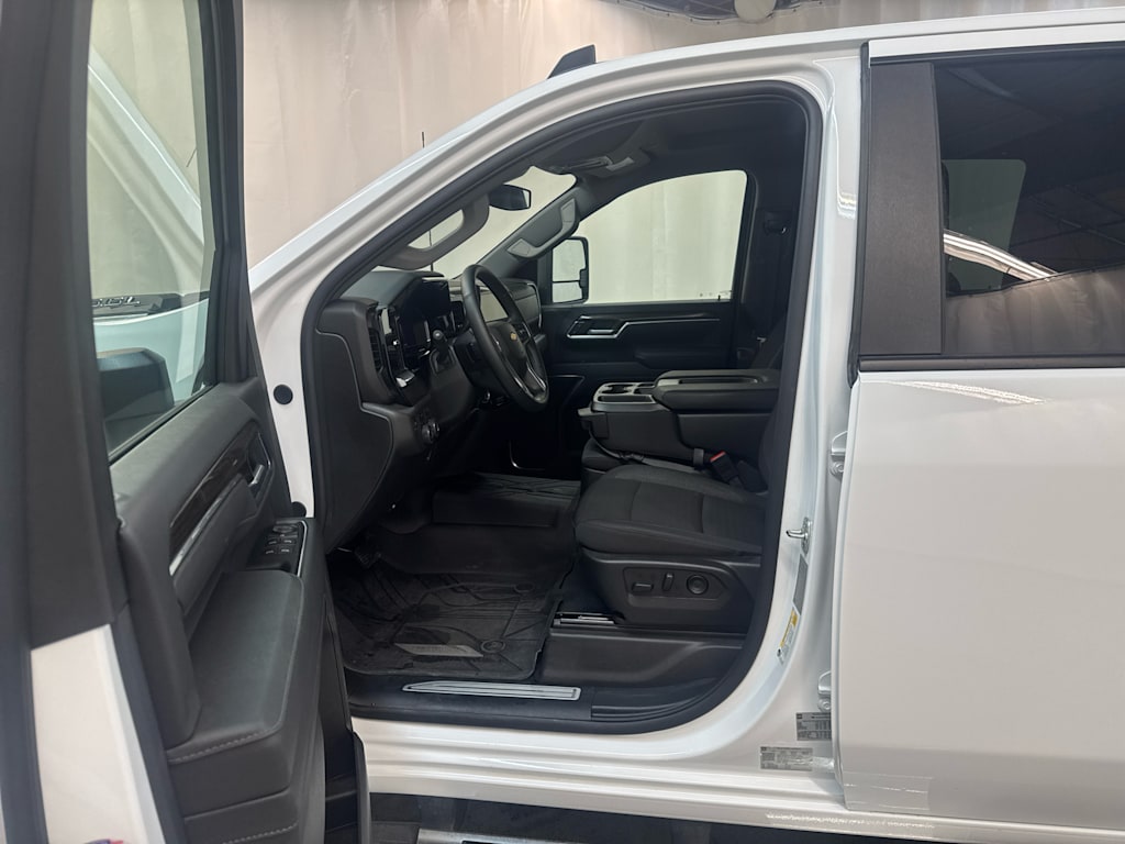 Thumbnail: 2025 Chevrolet Silverado 2500 - 16