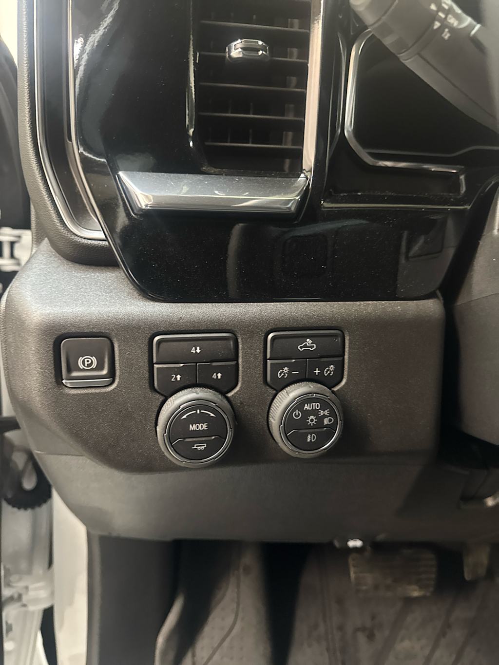 Thumbnail: 2025 Chevrolet Silverado 2500 - 18