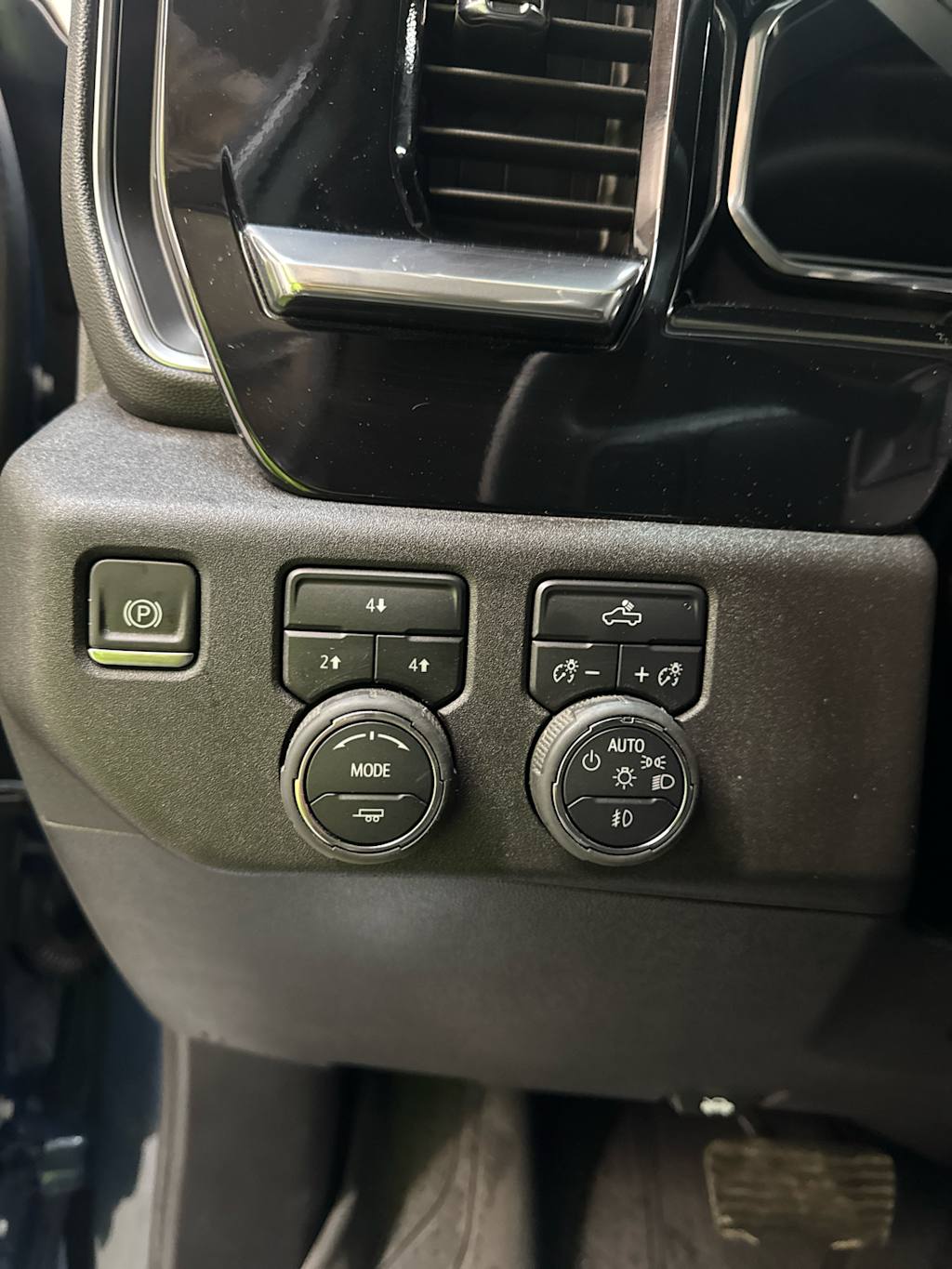 Thumbnail: 2025 Chevrolet Silverado 2500 - 17