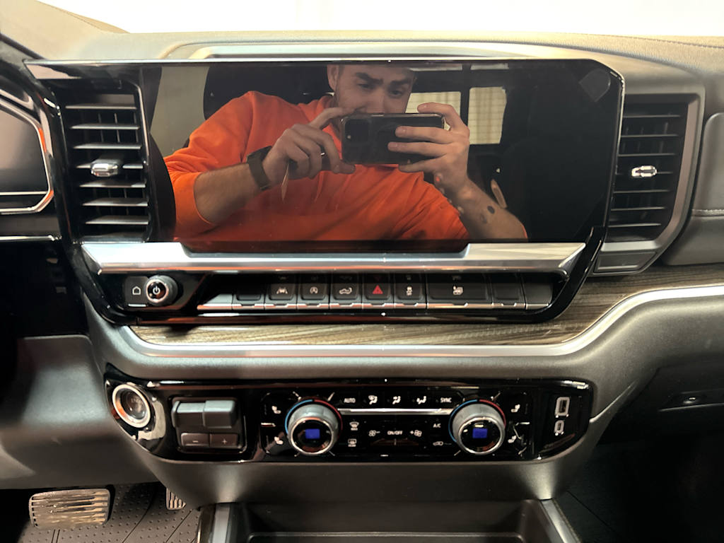 Thumbnail: 2024 Chevrolet Silverado 1500 - 8