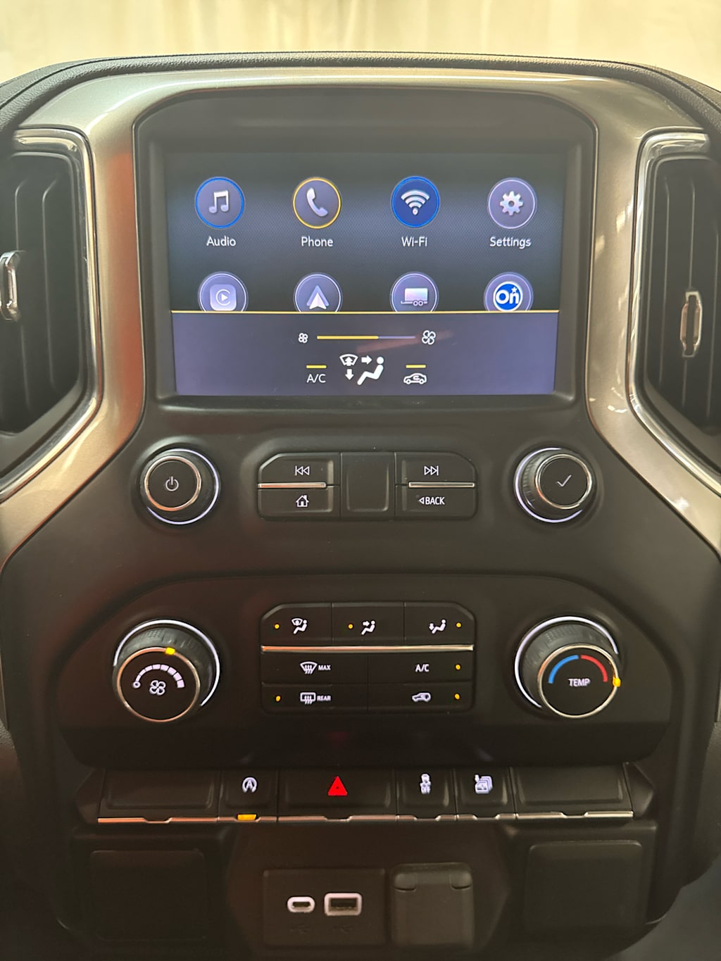 Thumbnail: 2019 Chevrolet Silverado 1500 - 23