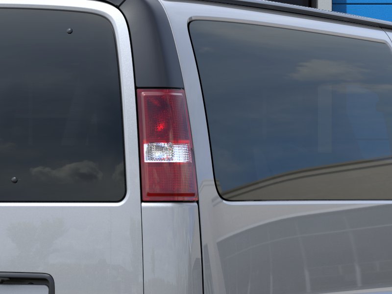 2025 GMC Savana Passenger LT - Photo 30