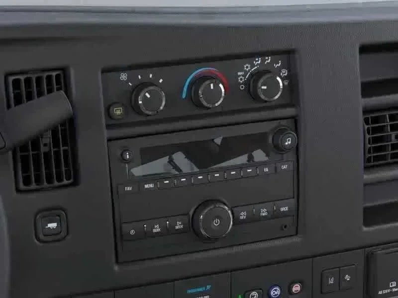 2025 GMC Savana Passenger LT - Photo 18